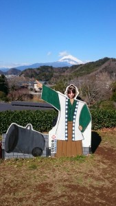顔を出さずにはいられない